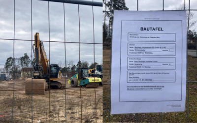 Es geht los – die Bautafel hängt